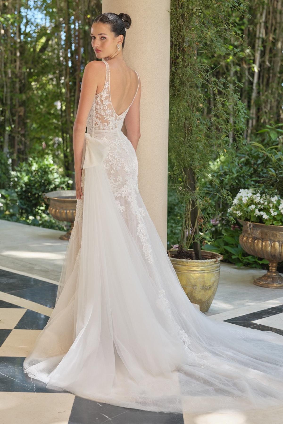 Lang brudekjole WL068 i blonde med langt slæb | bridalstore.dk