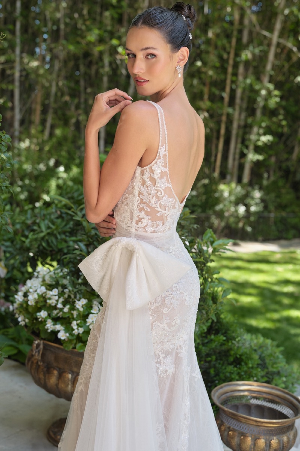 Lang brudekjole WL068 i blonde med langt slæb | bridalstore.dk