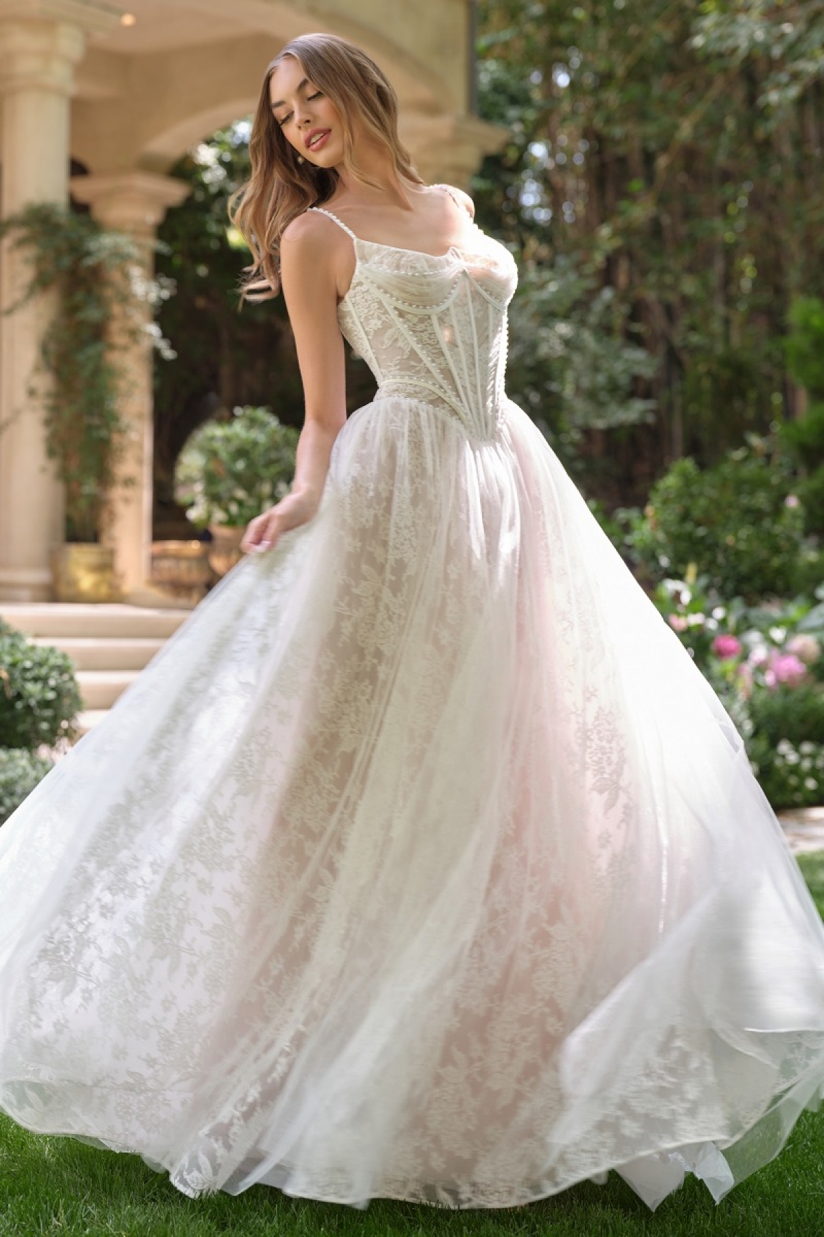 Lang brudekjole WL069 i blonde med volanger | bridalstore.dk