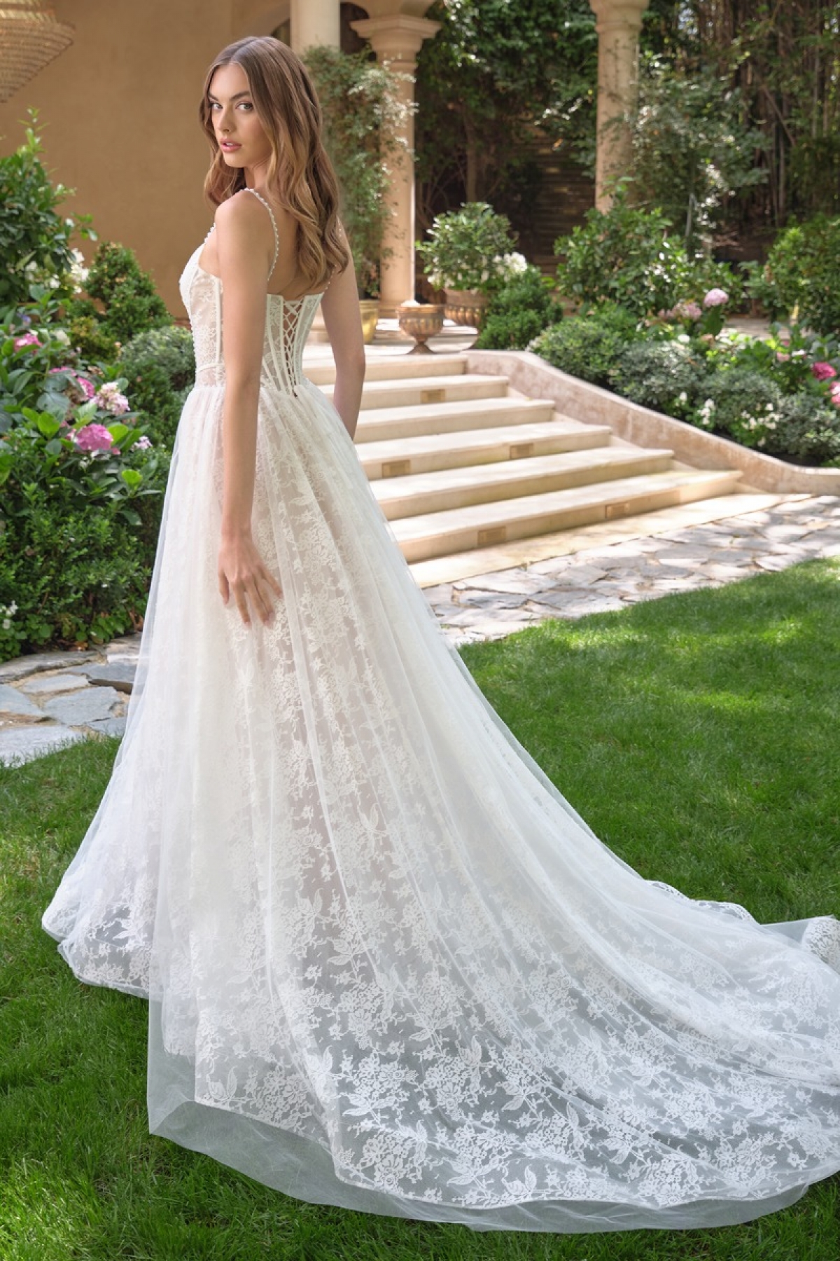 Lang brudekjole WL069 i blonde med volanger | bridalstore.dk