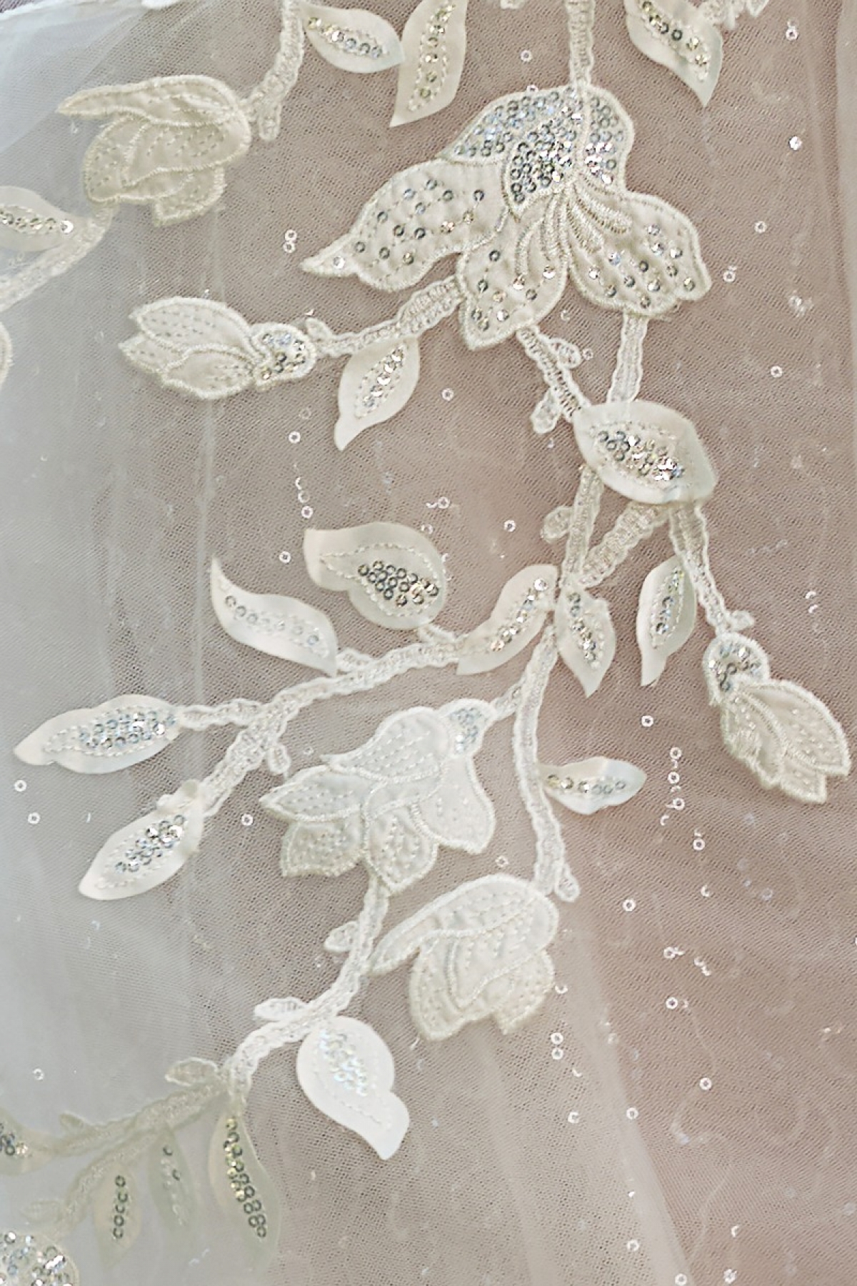 Lang brudekjole WL070 i blonde med åben ryg | bridalstore.dk