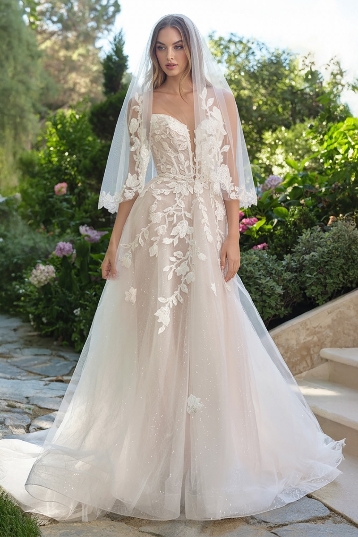 Lang brudekjole WL070 i blonde med åben ryg | bridalstore.dk