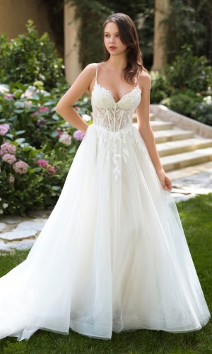 Lang brudekjole WL087 i blonde på tyl med blomsterbroderi | bridalstore.dk