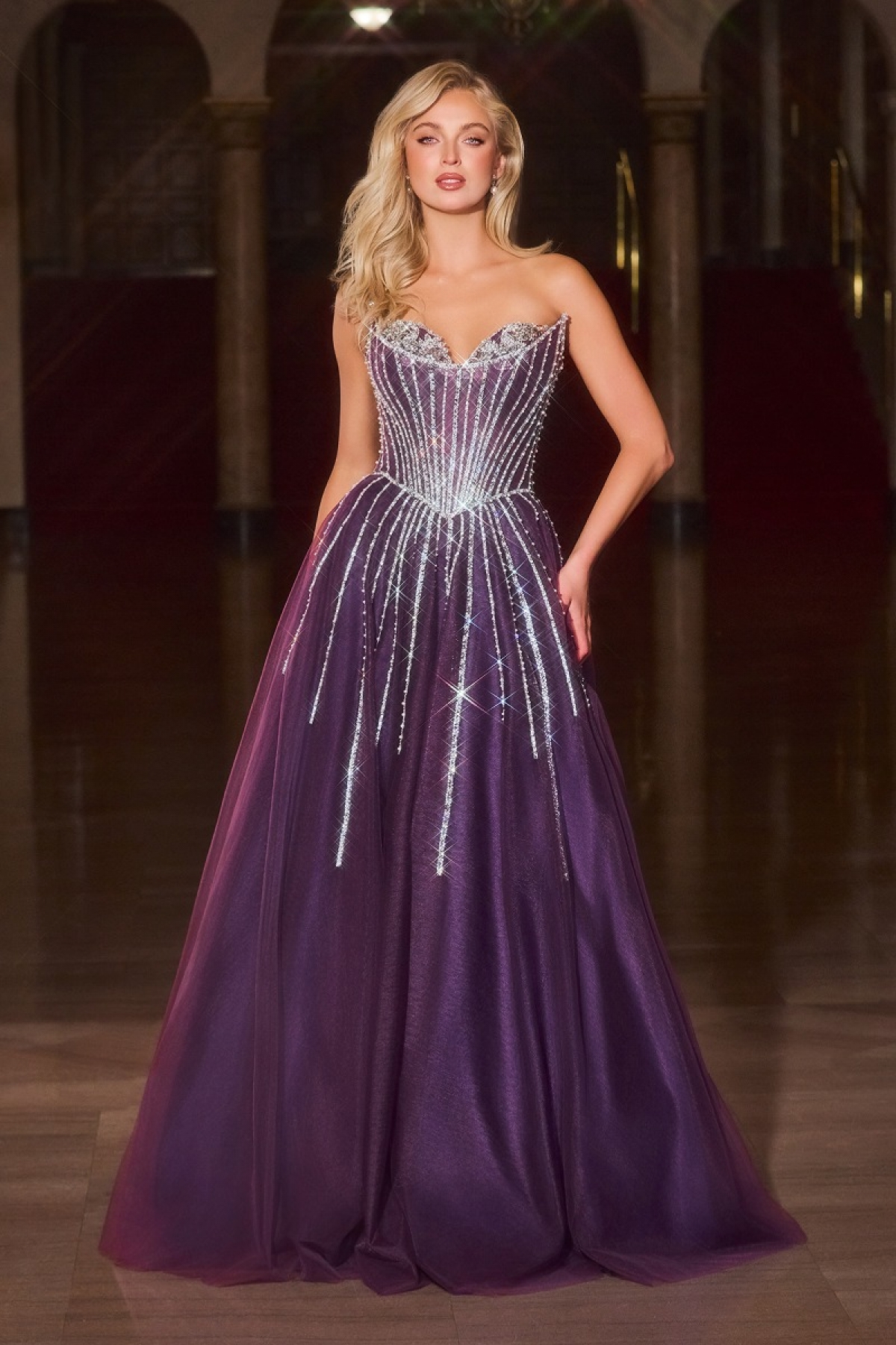 NIBE festkjole | bridalstore.dk