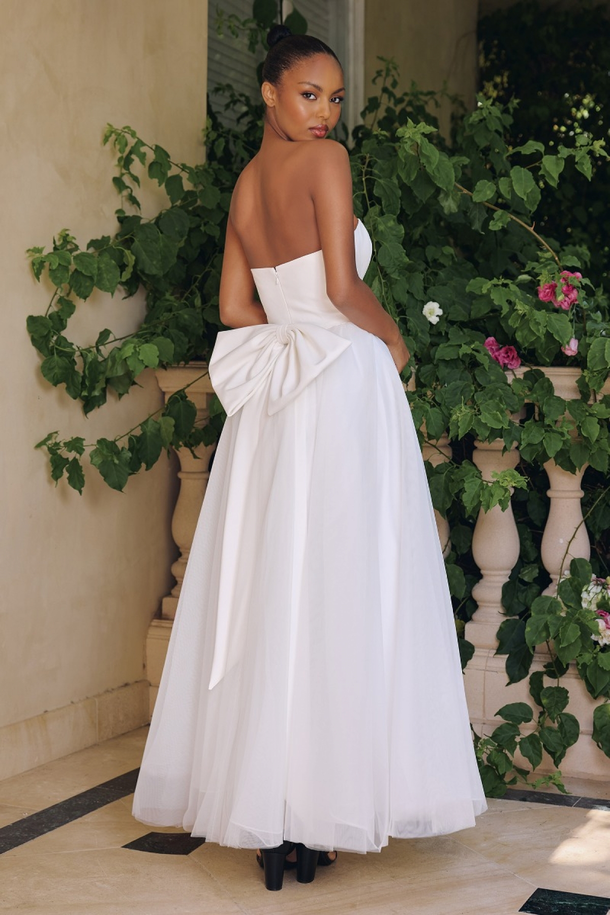 Midi brudekjole T712W i tyl med tea length | bridalstore.dk