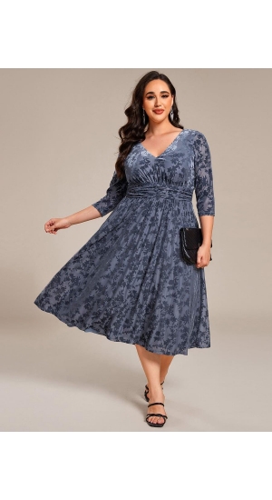 Knæ lang kjole med ærme i plussize i mange farver Knæ lang kjole med ærme i plussize i mange farver