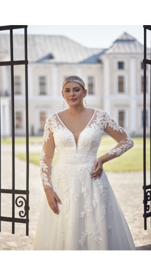 Tia prinsesse plus size brudekjole med blonde ærme  Tia prinsesse plus size brudekjole med blonde ærme