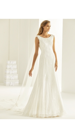 Brudekjole på udsalg med blonder