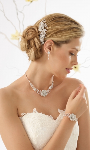 Hårpynt med funklende rhinsten og krystaller, med kam | bridalstore.dk
