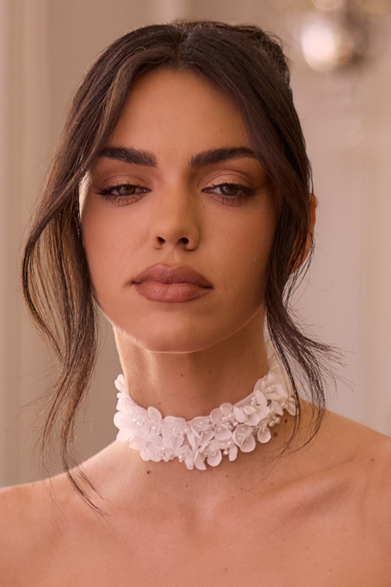 Choker med 3D-blomster og krystaller | bridalstore.dk
