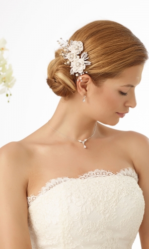 Hårpynt med blomster, perler og krystaller, med hårclips | bridalstore.dk