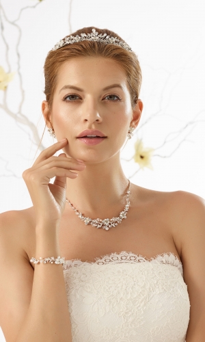 Tiara med dekorative perler og krystaller | bridalstore.dk