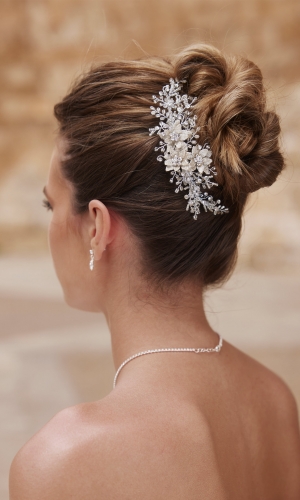 Hårpynt med guldblomster og perler, med kam | bridalstore.dk