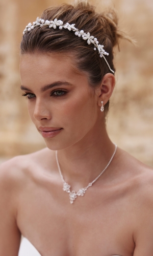 Hårbøjle med pyntesten og perler | bridalstore.dk