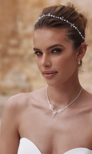 Brudekrans med zirkoner, glasperler og satinbånd | bridalstore.dk