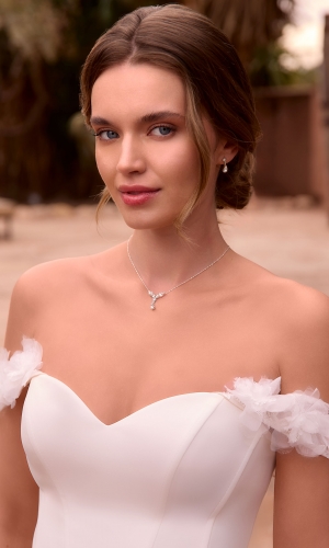 Brudestropper 17012 i tyl med 3D-blomster, faldende model | bridalstore.dk