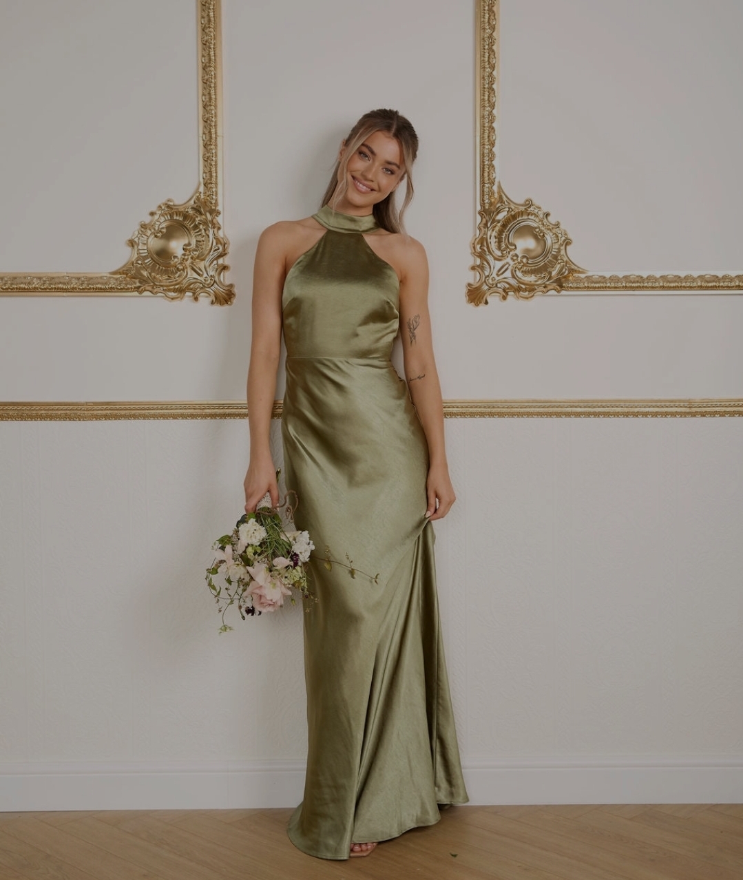 Dark satin kjole i flere farver