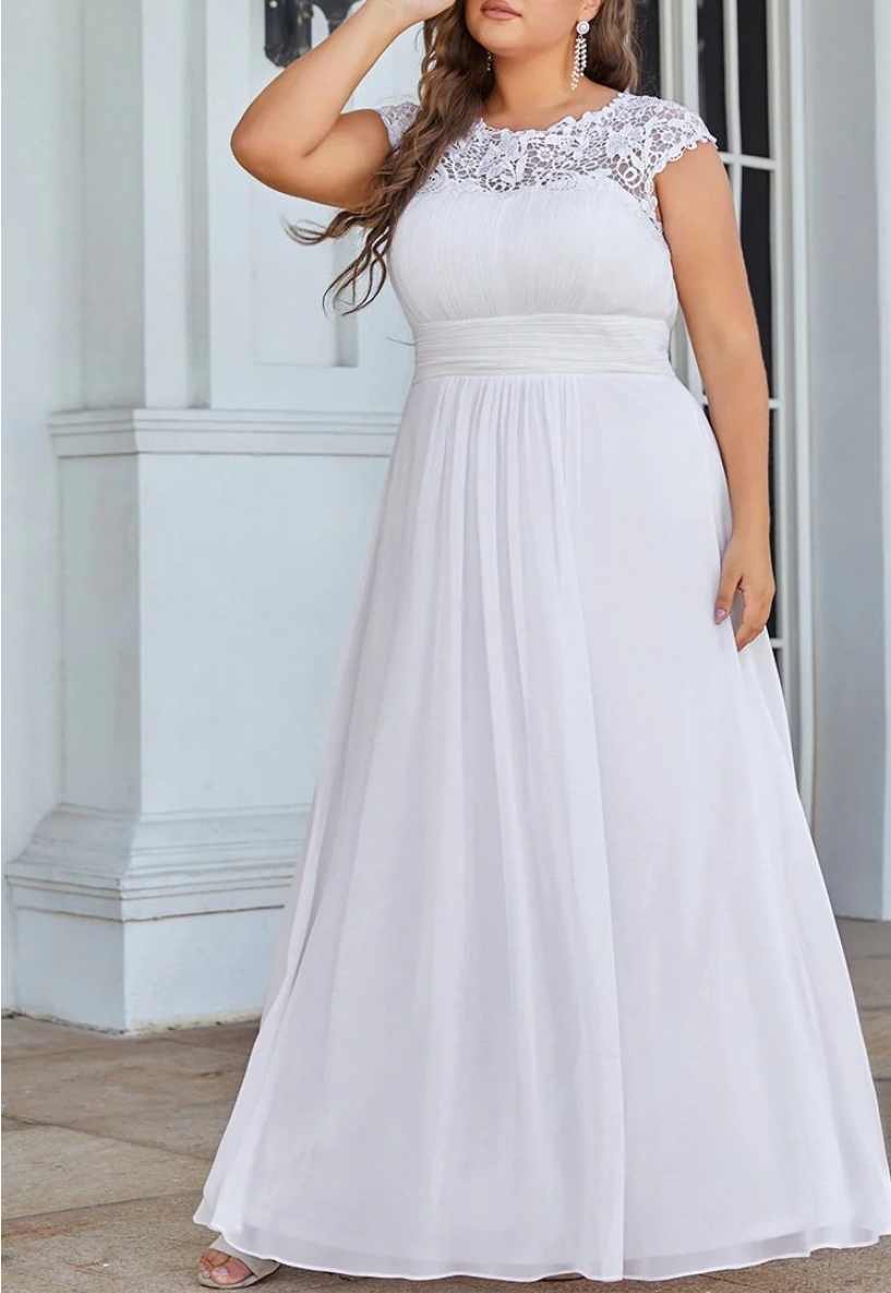 Plus size brudekjole med blonde