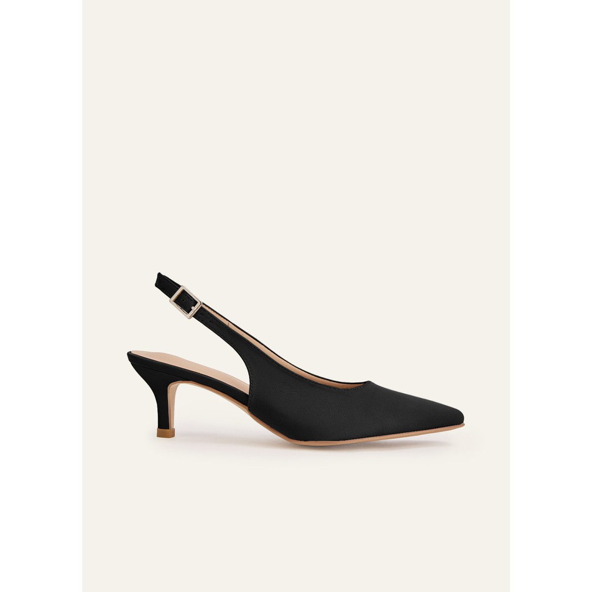 Sorte pumps i satin med kittenhæl | bridalstore.dk