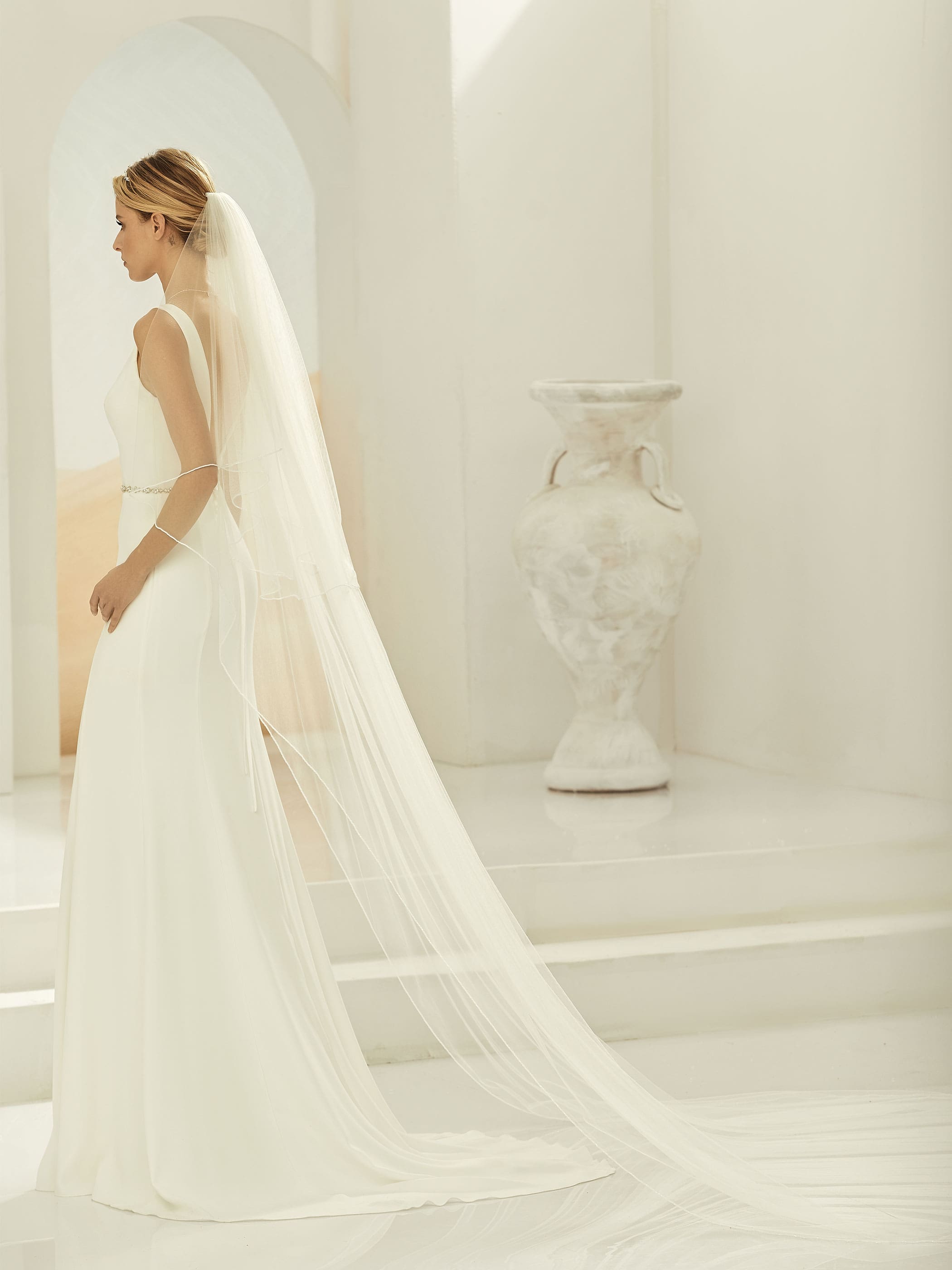 Brudeslør S397 i blød tyl med glasperlekant 300 cm | bridalstore.dk