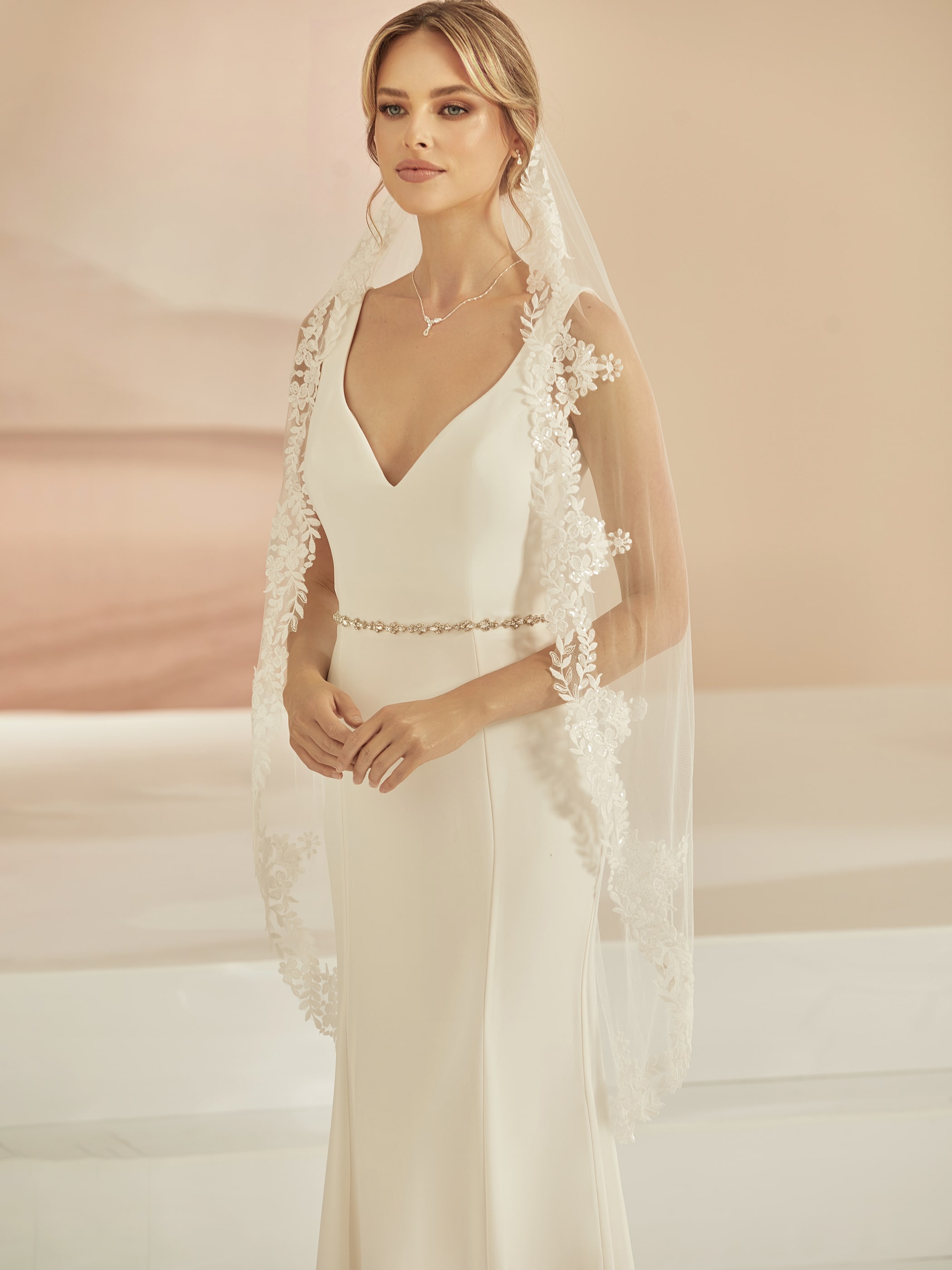 Brudeslør S412 i blød tyl med paillet-blondekant 110 cm | bridalstore.dk