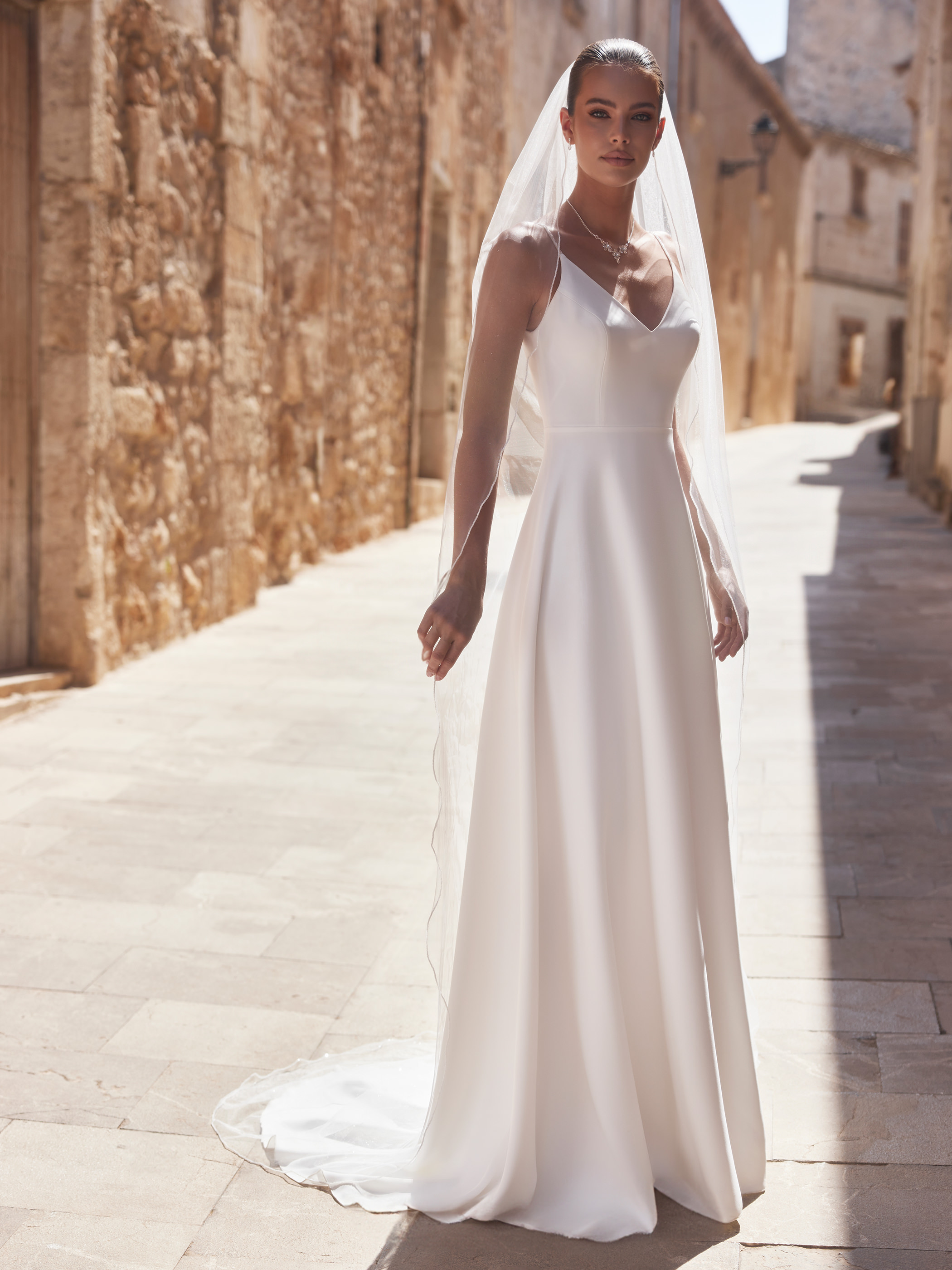 Brudeslør S499 i glimmertyl med glasperlekant 250 cm | bridalstore.dk