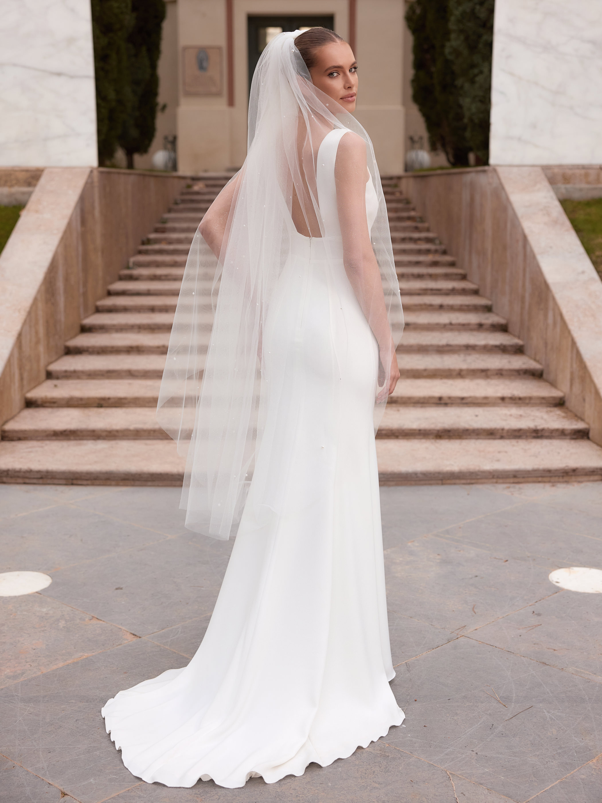Brudeslør S555 i glimmertyl med krystaller og perler 140 cm | bridalstore.dk