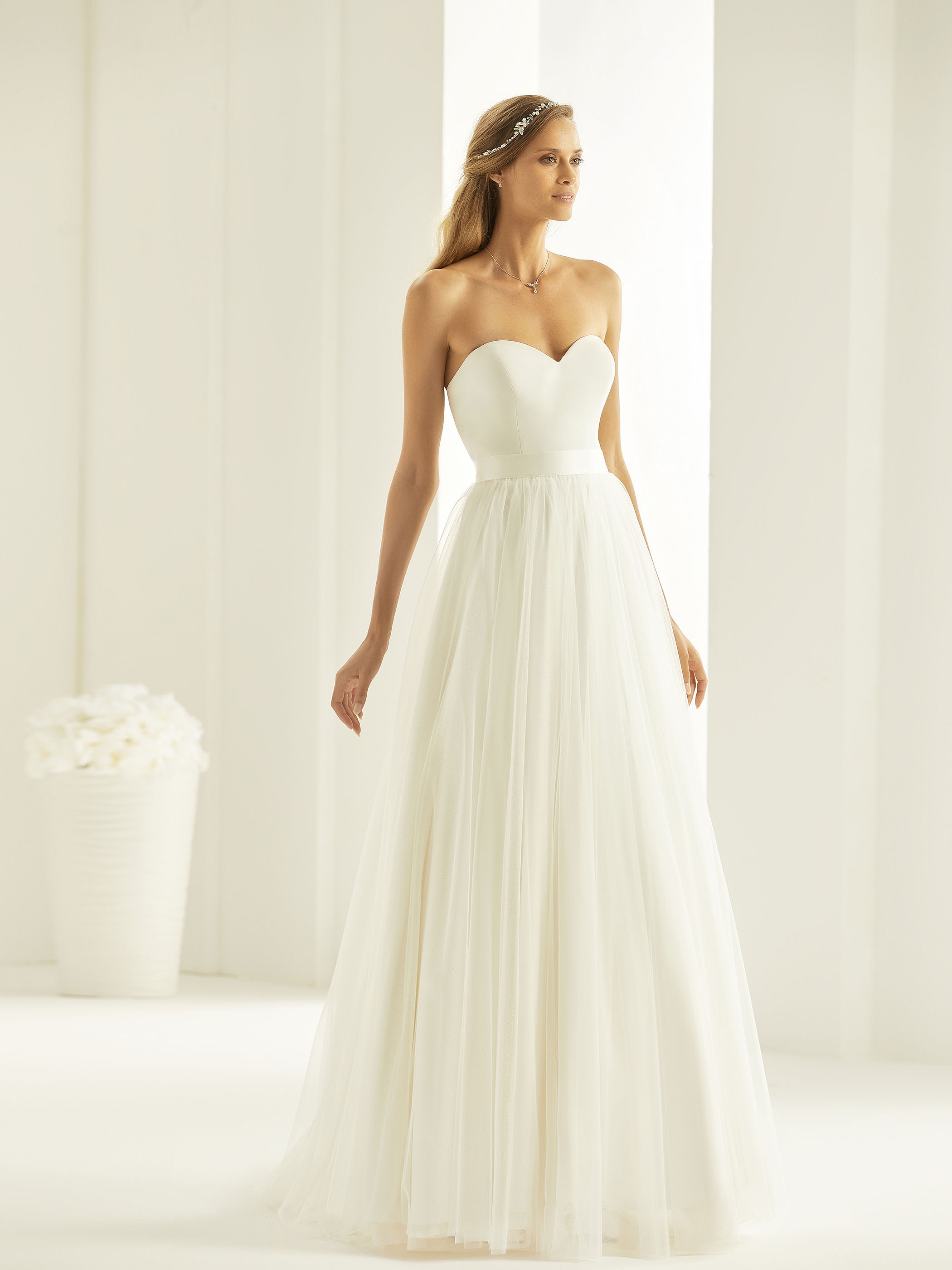 Brudekjole SAINT | bridalstore.dk