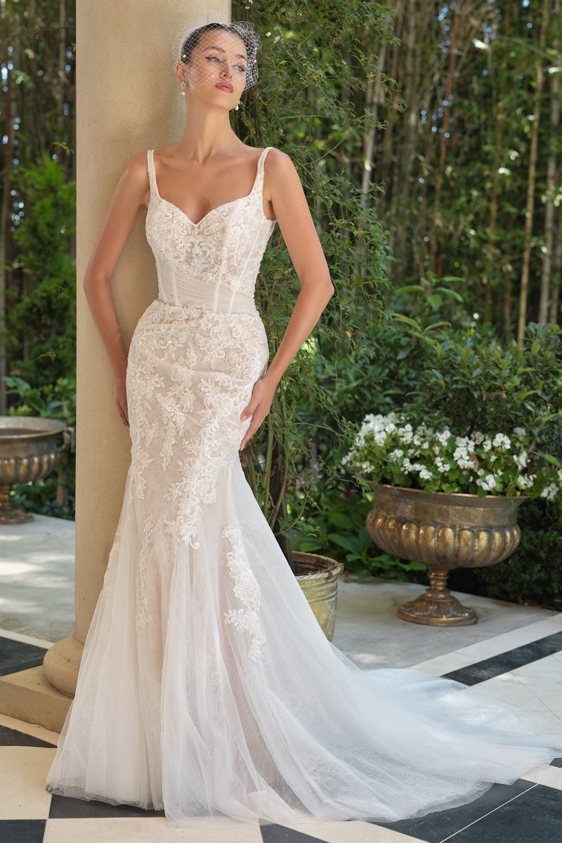 Lang brudekjole WL068 i blonde med langt slæb | bridalstore.dk