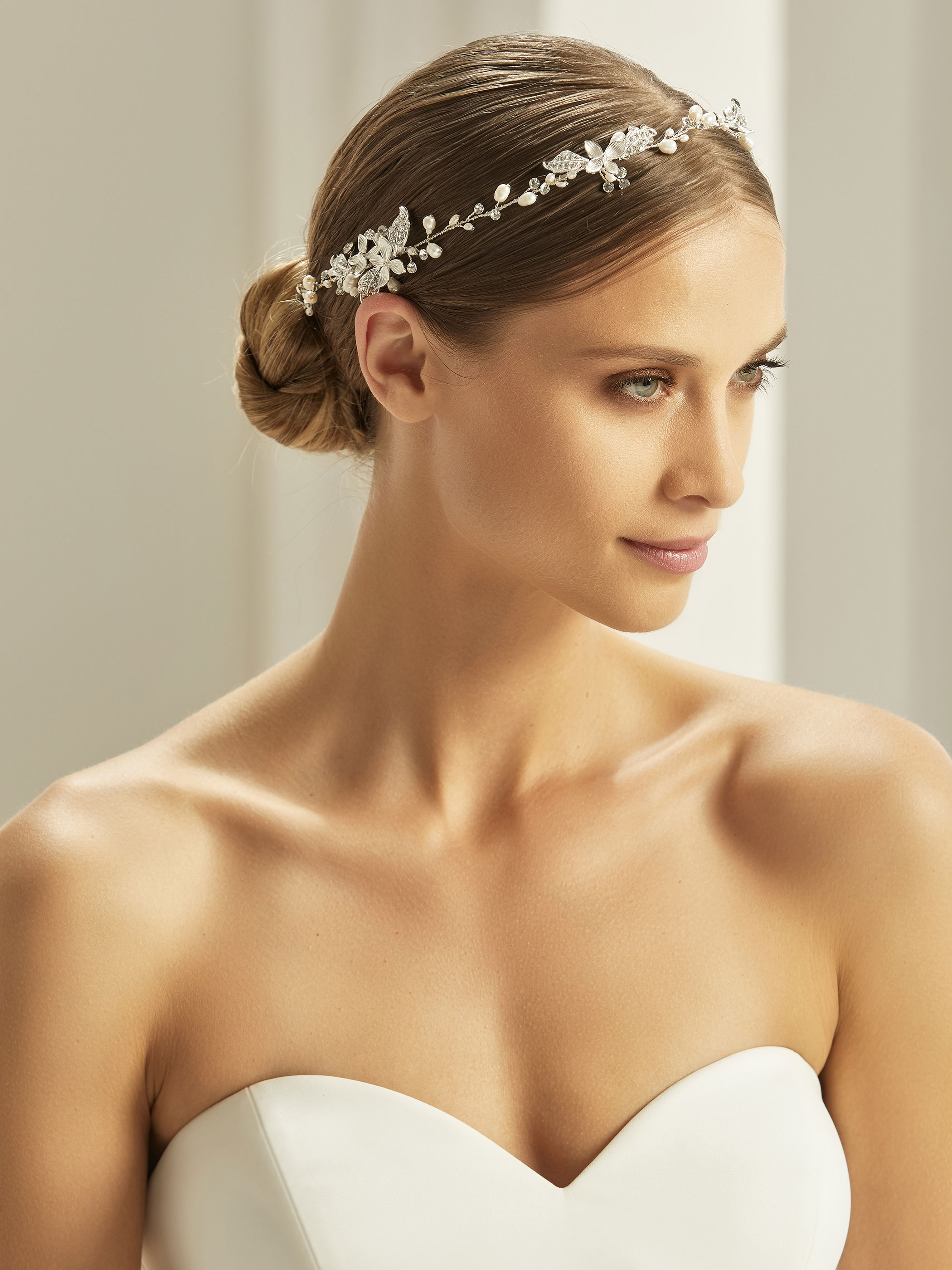 Brudekrans med krystaller og perler | bridalstore.dk
