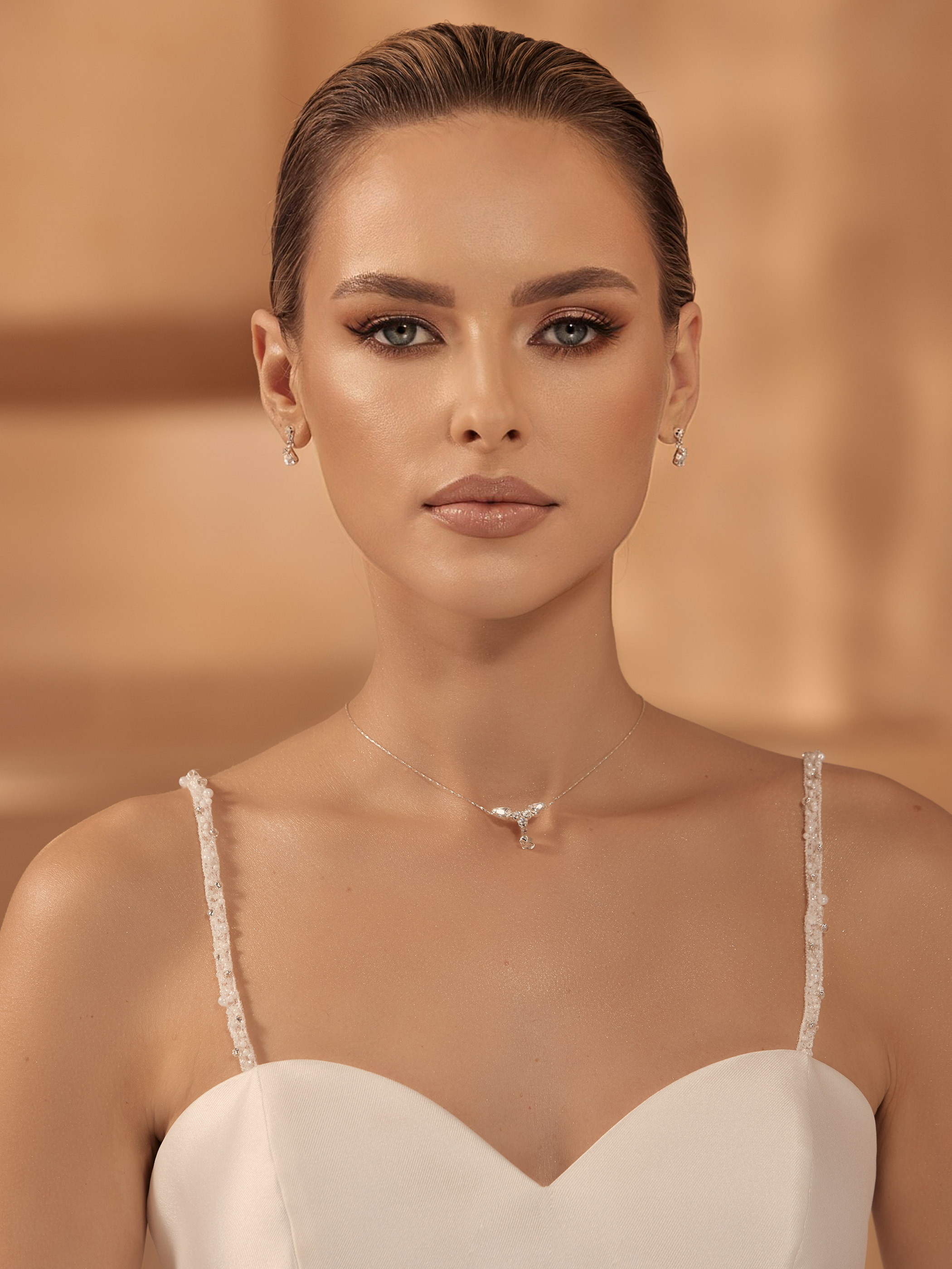 Brudestropper 16400 i tyl med glasperler og perler | bridalstore.dk